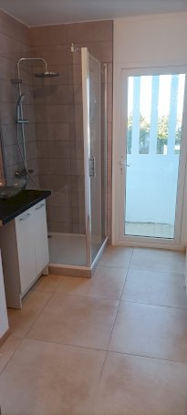 Appartement traversant lumineux - Photo 13 - Roanne
