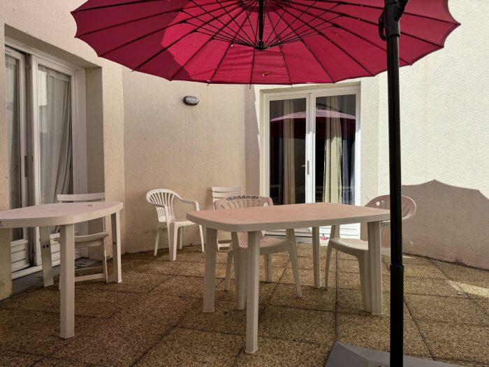 Maison de centre-ville, avec cour fermée et grand garage, terrasse intérieure et cave - Photo 15 - Riom