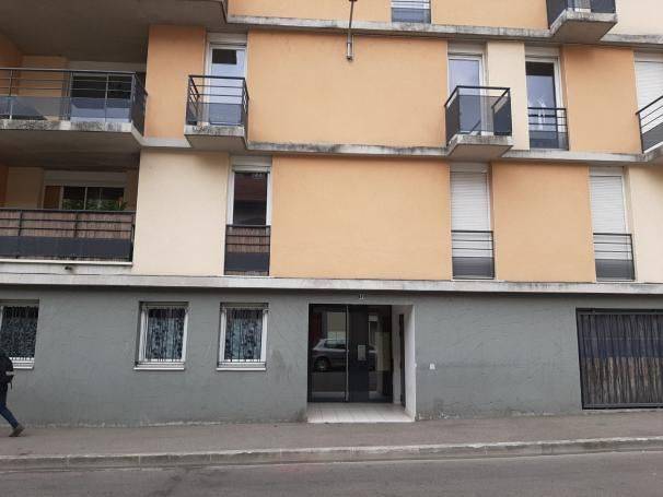 Appartement avec garage - Photo 1 - Saint-Étienne