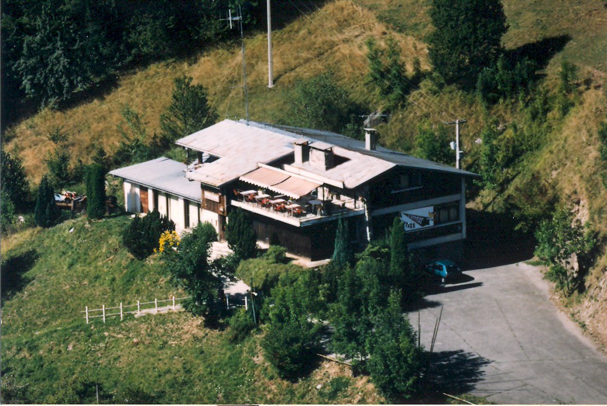 Chalet commercial pouvant devenir résidence de charme - Photo 1 - Saint-Sigismond