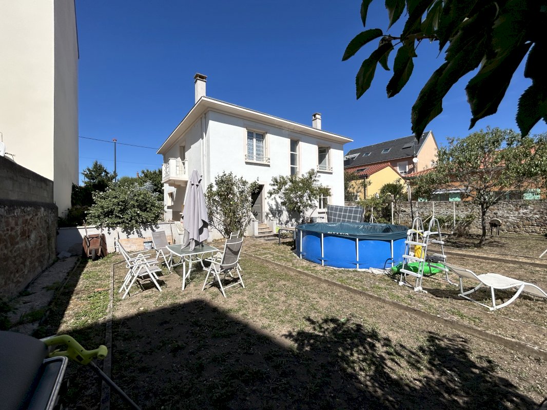 Issoire centre | Maison de caractère 5 chambres + terrain - Photo 1 - Issoire