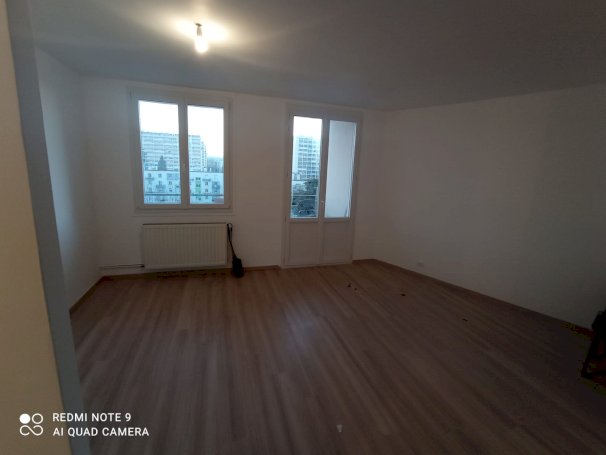 Appartement traversant lumineux - Photo 2 - Roanne