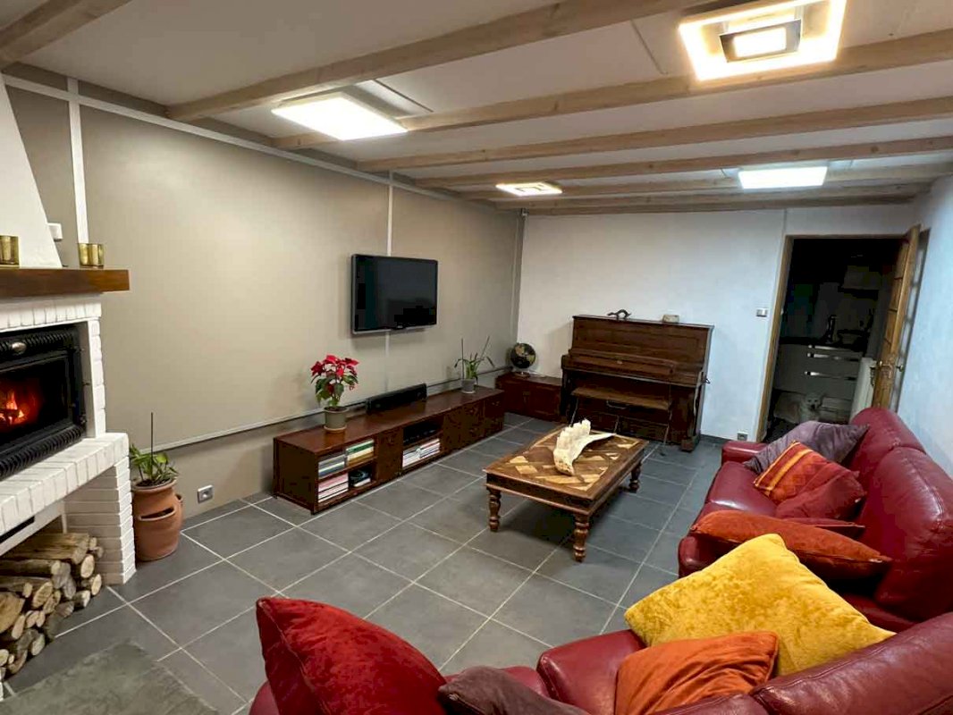 Maison mitoyenne de 160 m² - Photo 2 - Matafelon-Granges