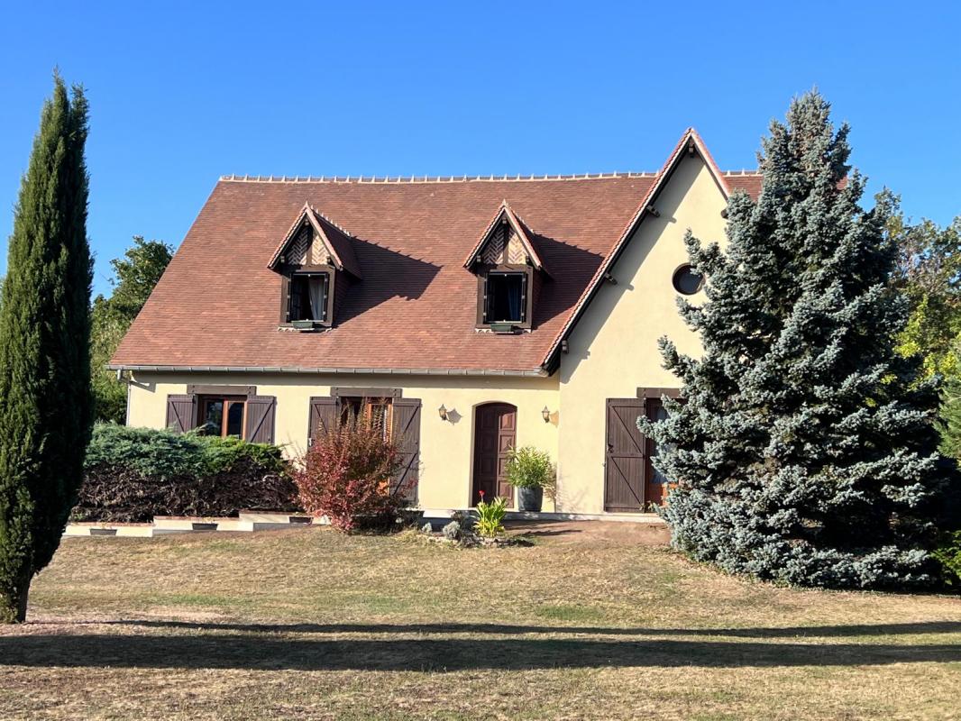 Belle propriété de 8 pièces - Photo 2 - Domérat