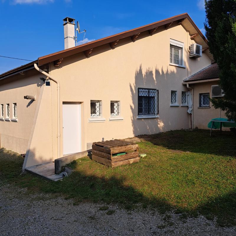Grande Maison Traditionnelle à la campagne / 9 pièces / 180 m² / Terrain 1500 m² à 15 minutes gare SNCF et accès autoroute - Photo 2 - Saint-Bonnet-de-Chavagne