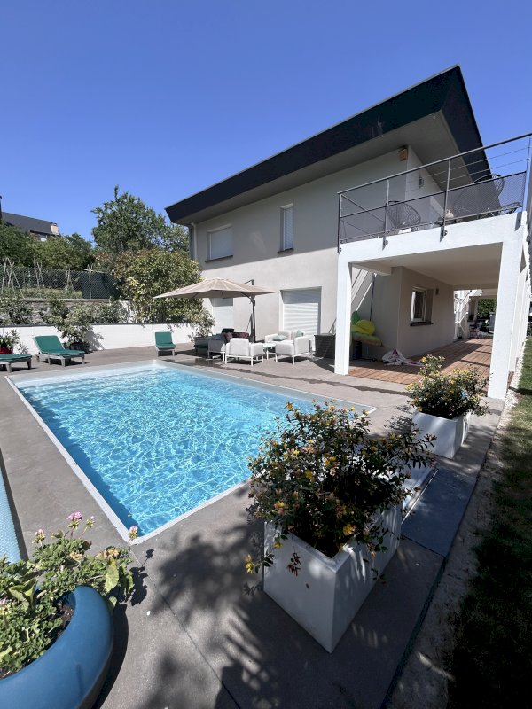 ✨ Clermont-Ferrand – Maison d’architecte 201 m² avec piscine, vue dominante et terrain 796 m² - Photo 2 - Clermont-Ferrand