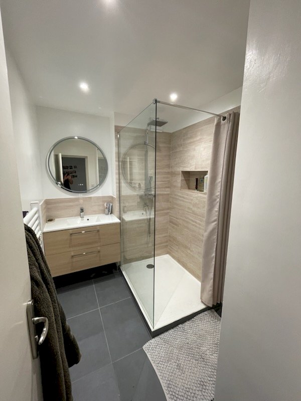 Appartement rénové de 74 m² - Photo 3 - Guilherand-Granges