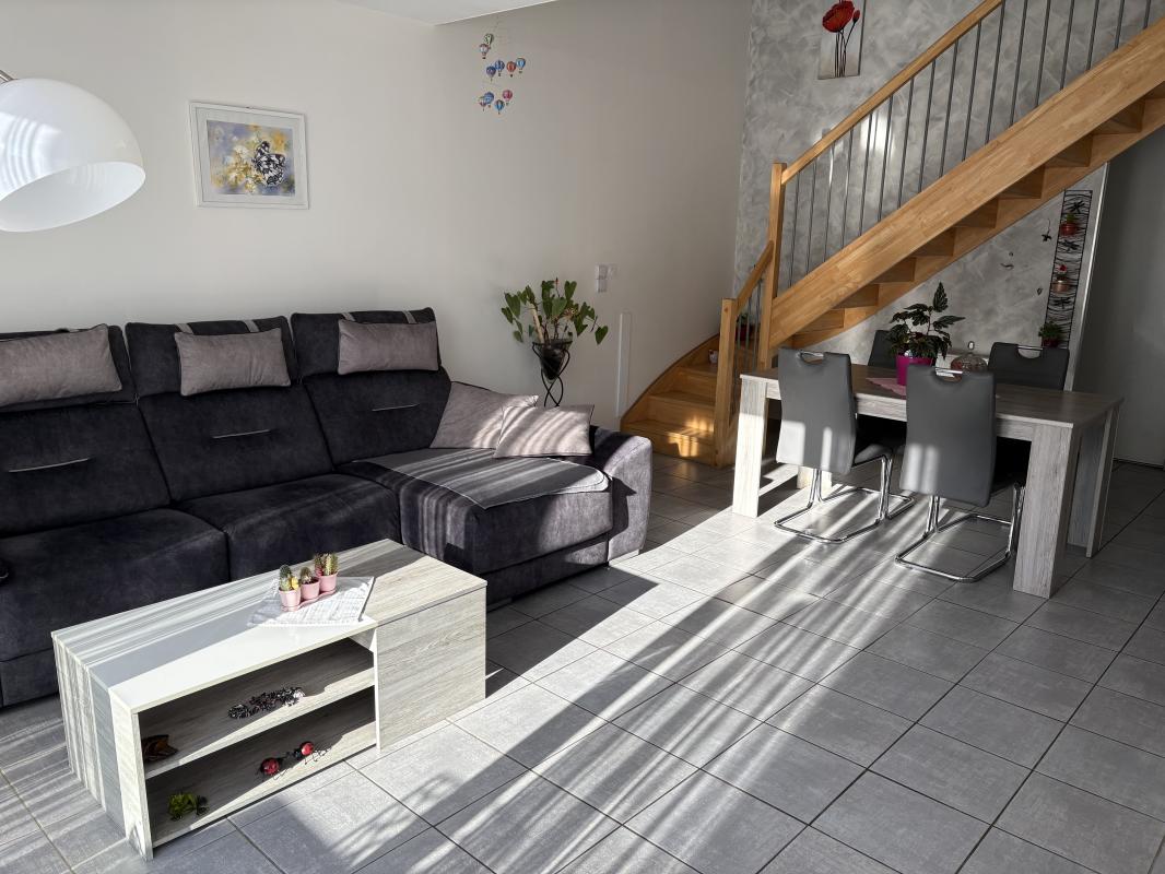 MAISON DE 121 M2 DONT UN DE GARAGE DE 20 M2 AVEC TERRAIN - Photo 3 - Rumilly