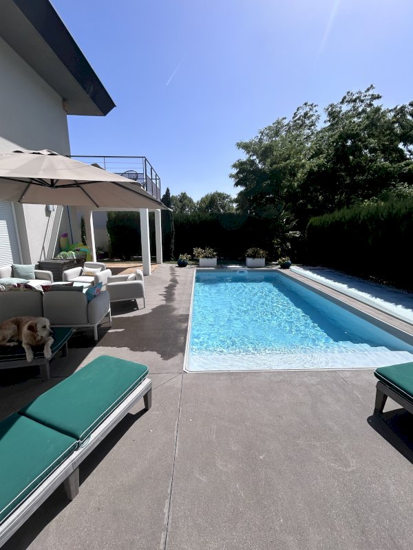 ✨ Clermont-Ferrand – Maison d’architecte 201 m² avec piscine, vue dominante et terrain 796 m² - Photo 3 - Clermont-Ferrand