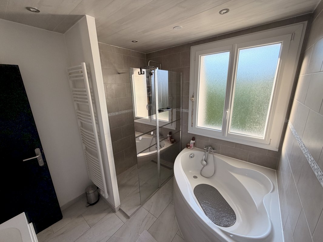 Maison à vendre 5 pièces - Chambéry Bissy - Photo 3 - Chambéry