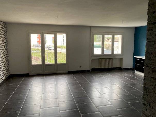 APPARTEMENT EN EXCELLENT ETAT - Photo 4 - Le Chambon-Feugerolles
