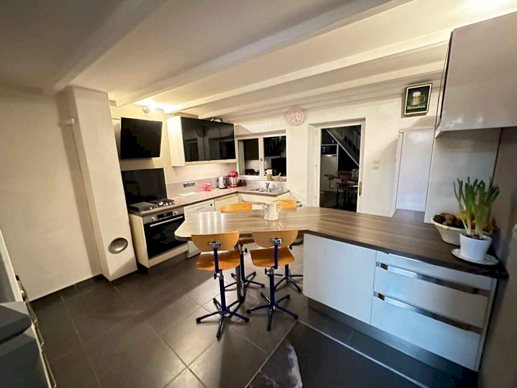 Maison mitoyenne de 160 m² - Photo 4 - Matafelon-Granges
