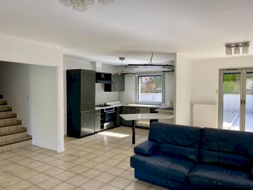 Maison de 130 m² avec studio indépendant et très grand garage - Photo 4 - Écully