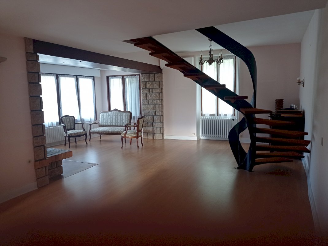 Maison atypique centre bourg - Photo 5 - Valgelon-La Rochette