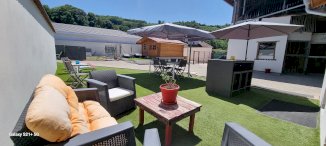 PROPRIETE EQUESTRE MAISON - ECURIES - DEPENDANCES - TERRAINS - Colombe (38690)