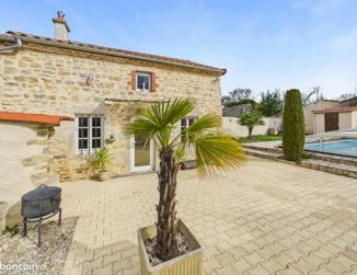 Maison avec piscine et dépendance - Aubiat (63260)