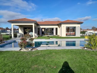 Villa récente - Mizérieux (42110)
