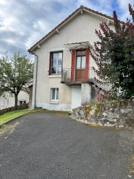 AURILLAC HAUTEURS - Maison individuelle sans vis-à-vis 108m² + jardin 500m² vue ville - Entièrement rénovée - Parking - Aurillac (15000)