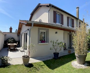 Maison chaleureuse avec jardin, secteur calme et pratique - Saint-Maurice-de-Beynost (01700)